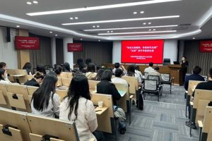 中心举办“传承五四精神，争做时代先锋”“五四”青年节演讲比赛