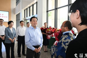 信长星在看望慰问教师时指出 弘扬践行教育家精神 争做立德树人“大先生”