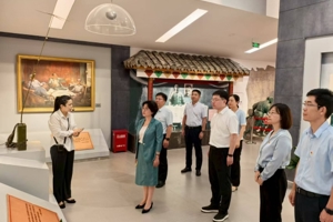 ​陈艳率队赴南通开展“践行教育家精神做薪火相传教育人”主题党日活动