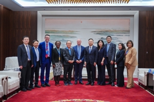 杨树兵会见美国弗吉尼亚州教育代表团一行