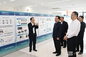 信长星刘小涛在省基础科学中心调研