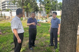 江涌在南京检查高校防台风及消防安全工作