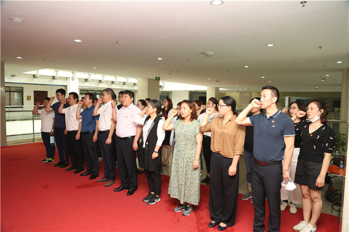 3.集体重温入党誓词.jpg