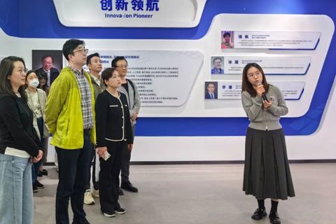 苏教国际开展“AI赋能职场 解锁高效工作新范式”专题学习培训