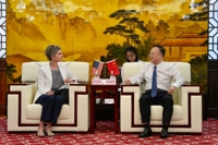 美国驻上海总领事馆领事史培心一行到访我厅